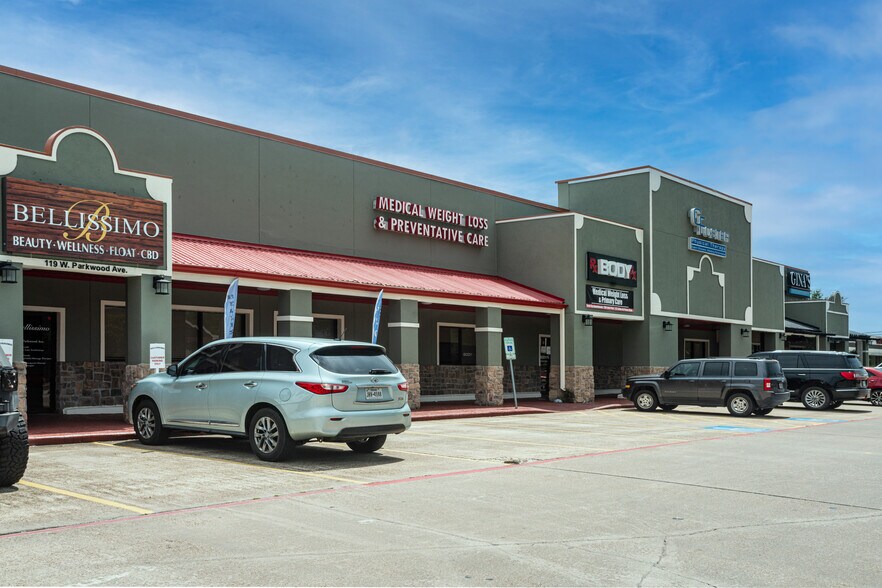 117-133 W Parkwood Ave, Friendswood, TX à louer - Photo du bâtiment - Image 3 de 18