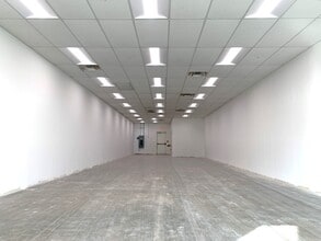 291-319 N Bolingbrook Dr, Bolingbrook, IL for lease Interior Photo- Image 1 of 3