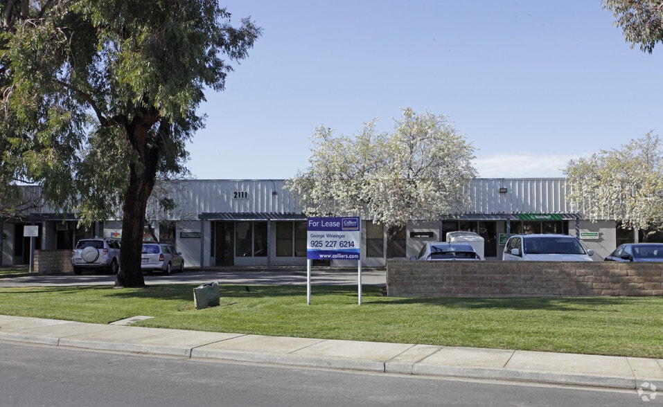 2111-2133 Research Dr, Livermore, CA for lease - Building Photo - Image 3 of 8