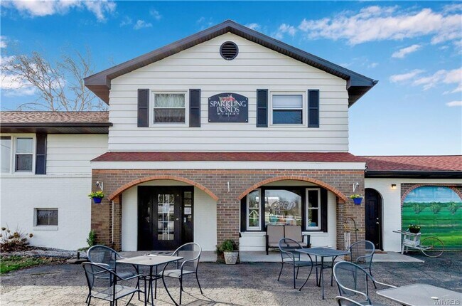 Plus de détails pour 10661 W Lake Rd, Ripley, NY - Spécialité à vendre