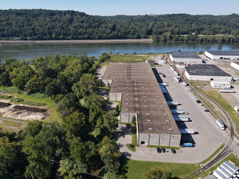 866 Avenue A, Leetsdale, PA à louer - Photo du bâtiment - Image 2 de 5