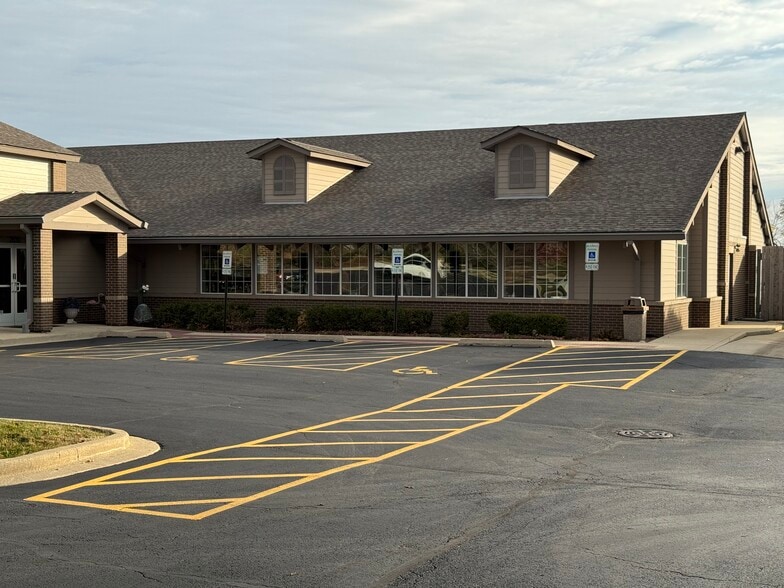 2030 Main St, Batavia, IL for lease - Building Photo - Image 3 of 15