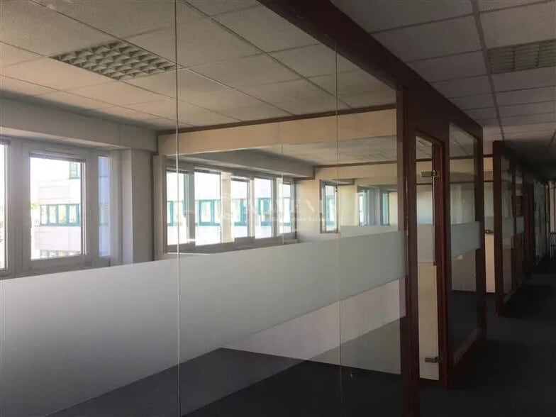 Office in Massy for lease - Interior Photo - Image 3 of 5