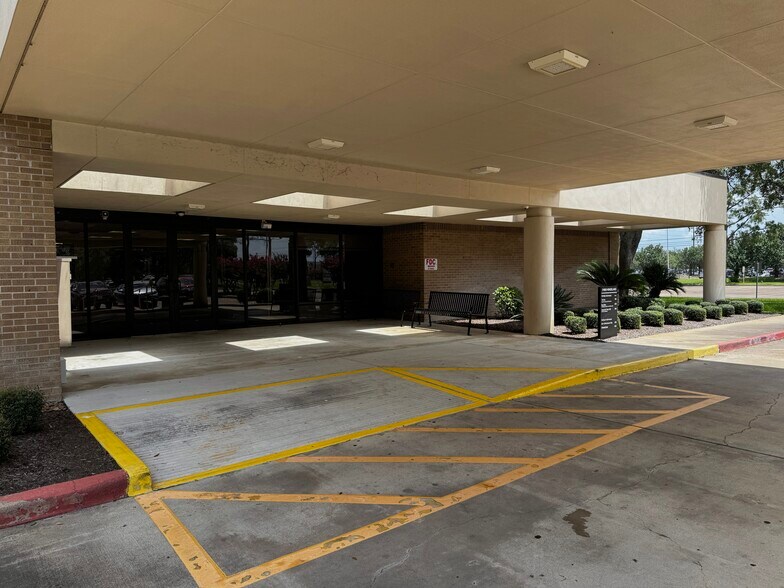 21660 Kingsland Blvd, Katy, TX à vendre - Photo du bâtiment - Image 3 de 19