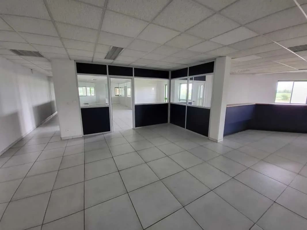 Bureau dans Genas à louer Photo du bâtiment- Image 1 de 2