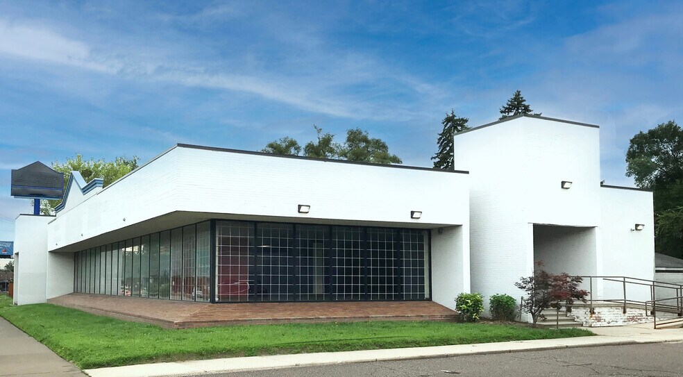 25001 W 8 Mile Rd, Redford Township, MI à vendre - Photo du bâtiment - Image 1 de 8