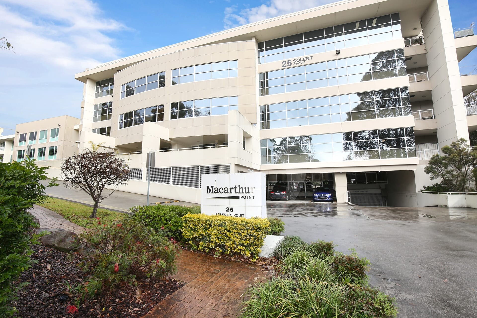 25-27 Solent Cct, Norwest for lease Primary Photo- Image 1 of 4