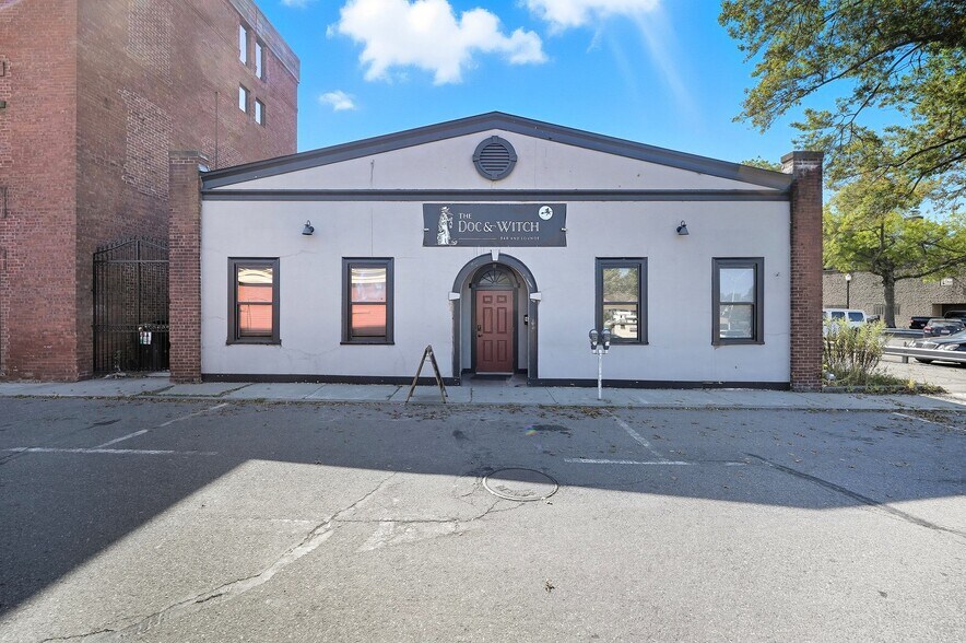 4 Ames St, Greenfield, MA à vendre - Photo du bâtiment - Image 3 de 21