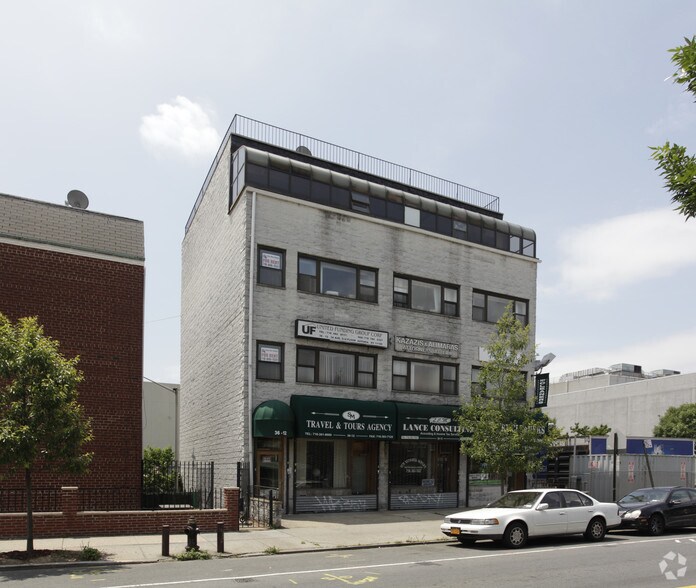 36-12 34th Ave, Long Island City, NY à louer - Photo du bâtiment - Image 2 de 4