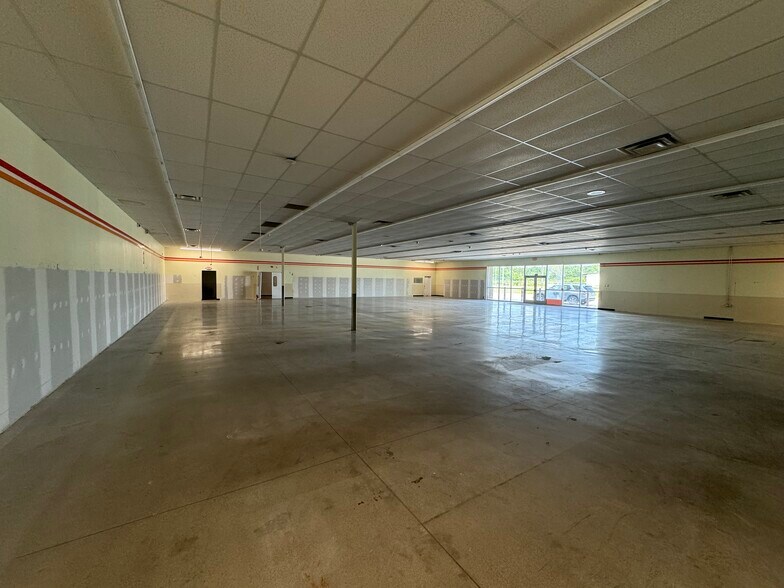 2101 Central Point Pky, Lima, OH à vendre - Photo intérieure - Image 2 de 25