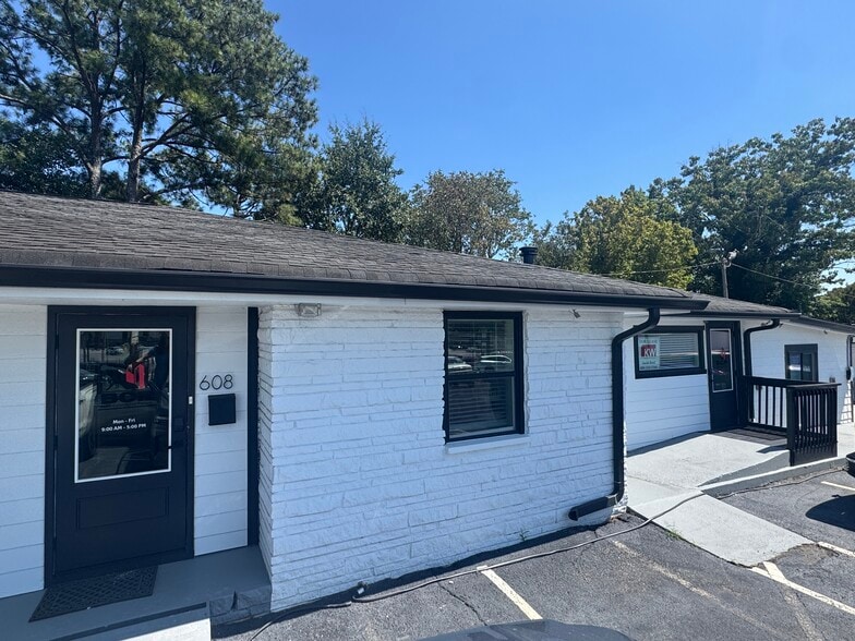 608 Mauldin Dr, Woodstock, GA for lease - Building Photo - Image 2 of 14