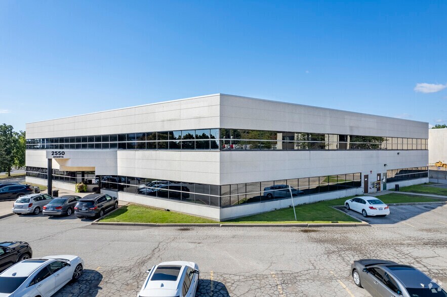 2550 Argentia Rd, Mississauga, ON à louer - Photo du bâtiment - Image 2 de 6