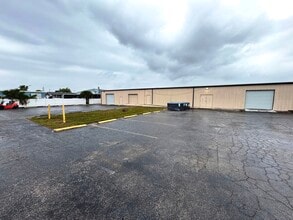 11120 S Cleveland Ave, Fort Myers, FL for lease Building Photo- Image 2 of 3