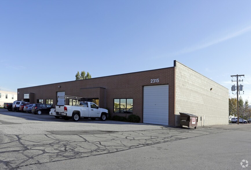 2301-2315 Decker Lake Blvd, Salt Lake City, UT for lease - Primary Photo - Image 2 of 4