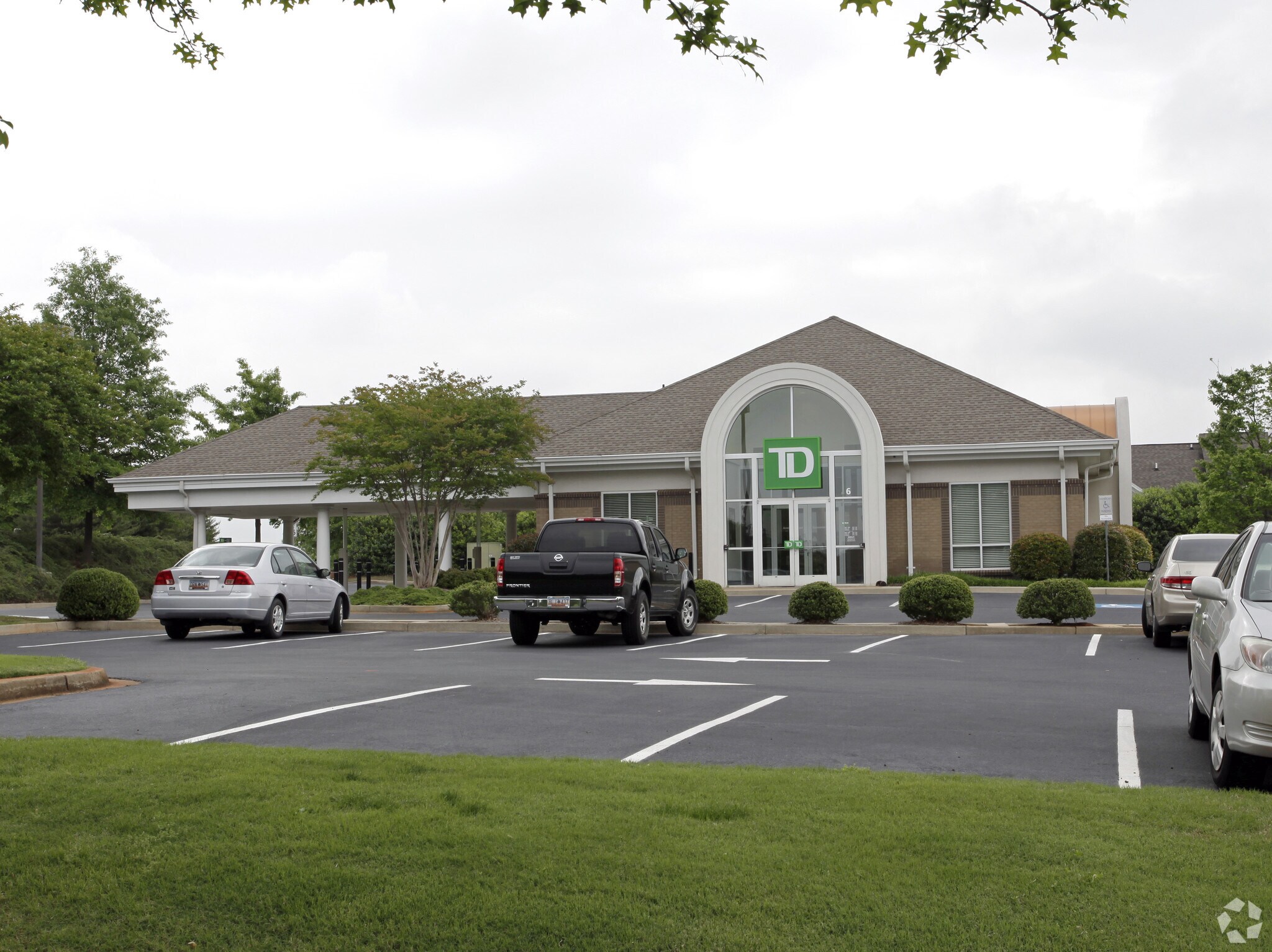 6 Elmshorn Dr, Greer, SC for lease Building Photo- Image 1 of 6