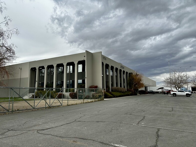 1755 Purina Way, Sparks, NV à louer - Photo du bâtiment - Image 3 de 36