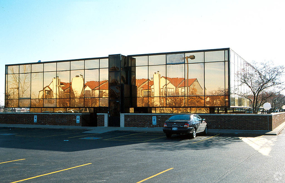 120 W Golf Rd, Schaumburg, IL for lease - Building Photo - Image 2 of 8