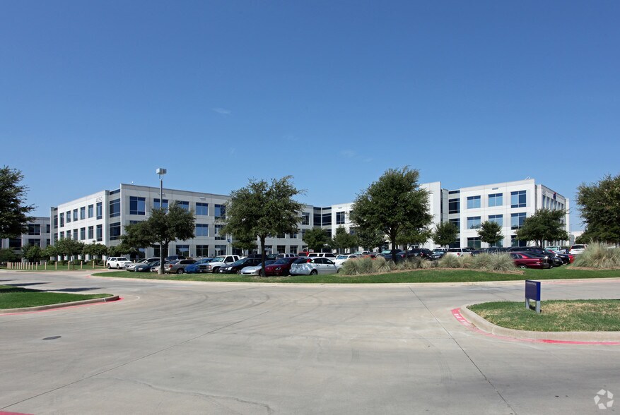 4000 Regent Blvd, Irving, TX à louer - Photo du bâtiment - Image 3 de 12