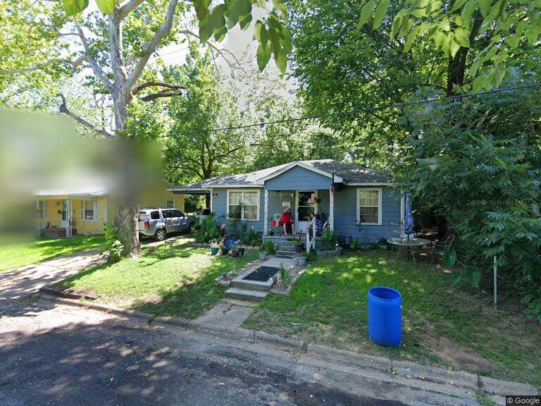 Home Group 6 portfolio of 3 properties for sale on LoopNet.ca Building Photo- Image 1 of 3