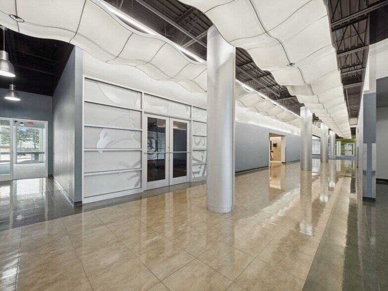 1507-1551 S Waukegan Rd, Waukegan, IL à vendre - Photo intérieure - Image 2 de 9