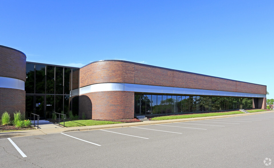 1345 Mendota Heights Rd, Mendota Heights, MN for lease - Building Photo - Image 2 of 4