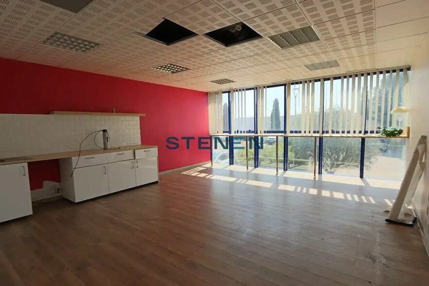 Office in Aix-en-Provence for lease - Interior Photo - Image 3 of 8