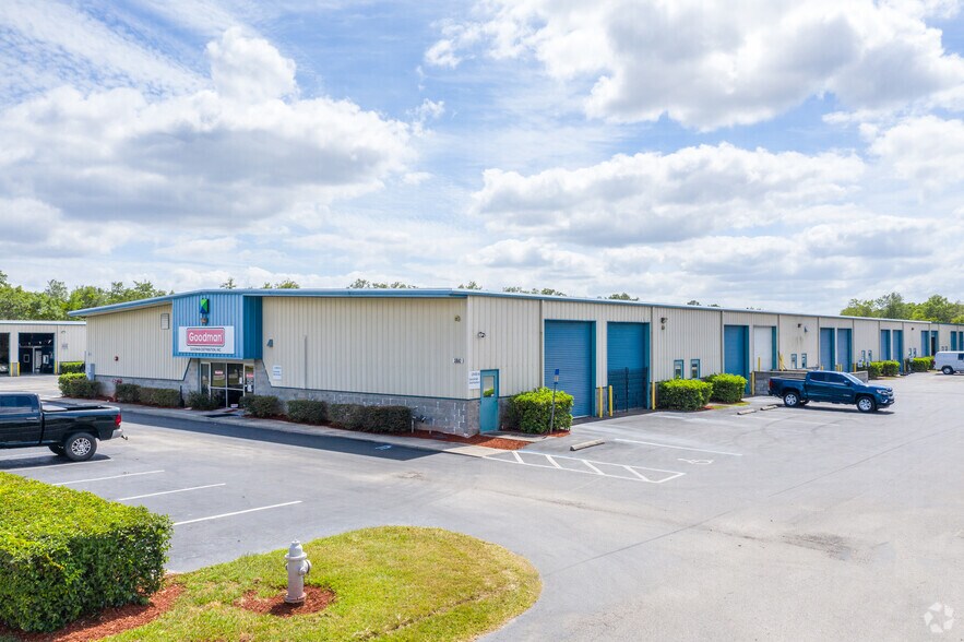 2430-2440 Smith St, Kissimmee, FL à louer - Photo du bâtiment - Image 3 de 5