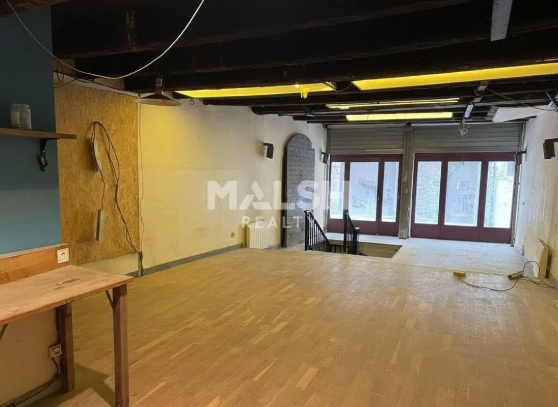 Retail in Lyon for lease Building Photo- Image 1 of 8