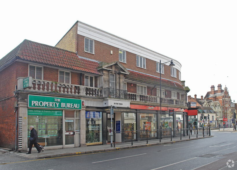 36-37 The Town, Enfield à louer - Photo du bâtiment - Image 2 de 3