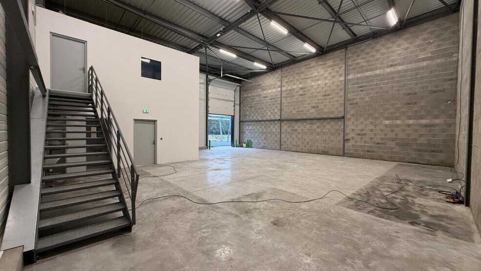 Flex in Portet-sur-Garonne for lease - Interior Photo - Image 3 of 11