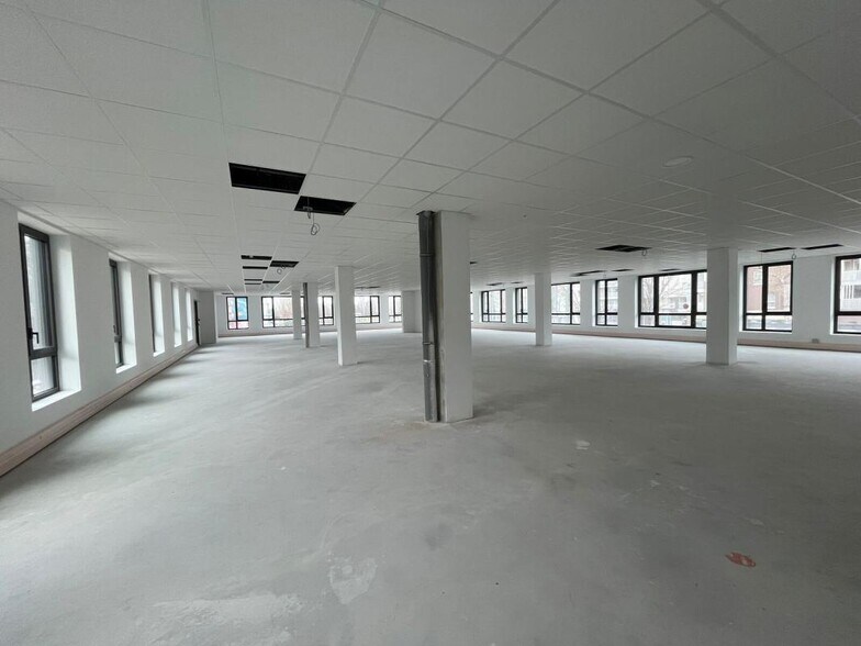 50 Boulevard Ambroise Croizat, Vénissieux à vendre - Photo du bâtiment - Image 3 de 14