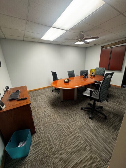 10834 Old Mill Rd, Omaha, NE à louer - Photo du bâtiment - Image 3 de 10