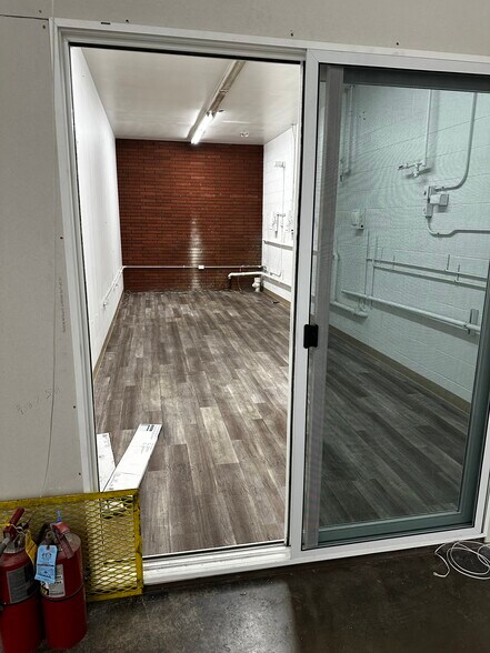 1586 Barber Greene Rd, Dekalb, IL for sale - Interior Photo - Image 1 of 1