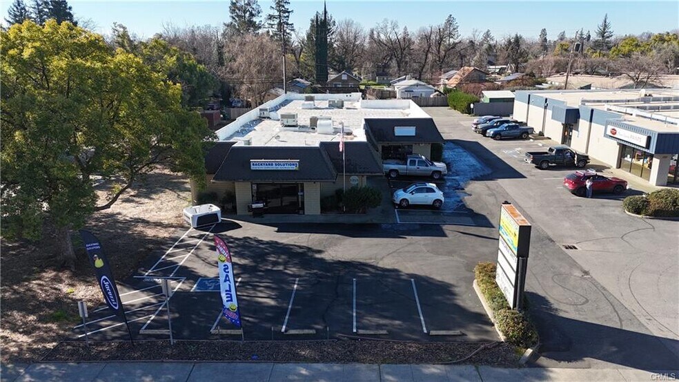 1215 Mangrove Ave, Chico, CA à vendre - Photo du bâtiment - Image 2 de 26