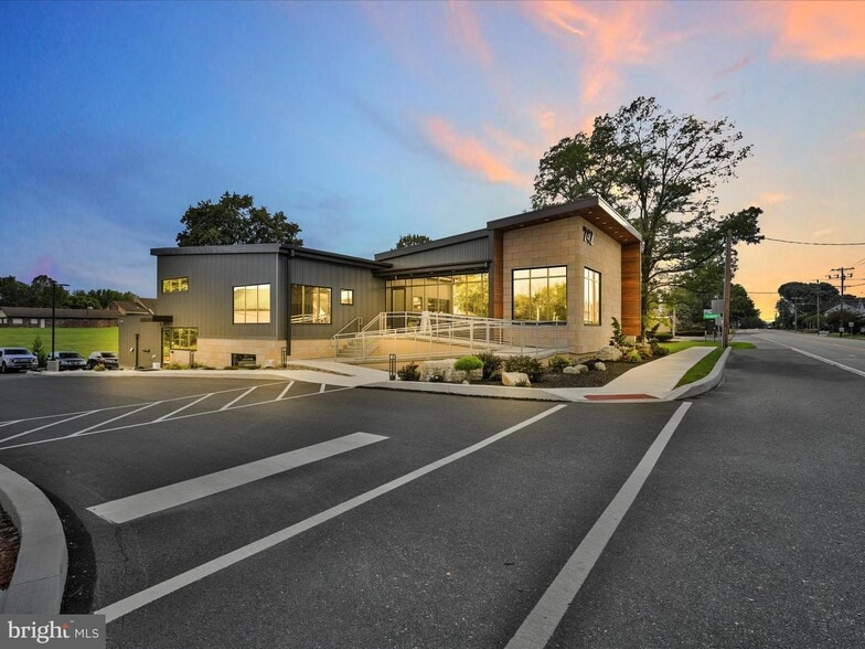 742 E Main St, Annville, PA à louer - Photo du bâtiment - Image 2 de 11