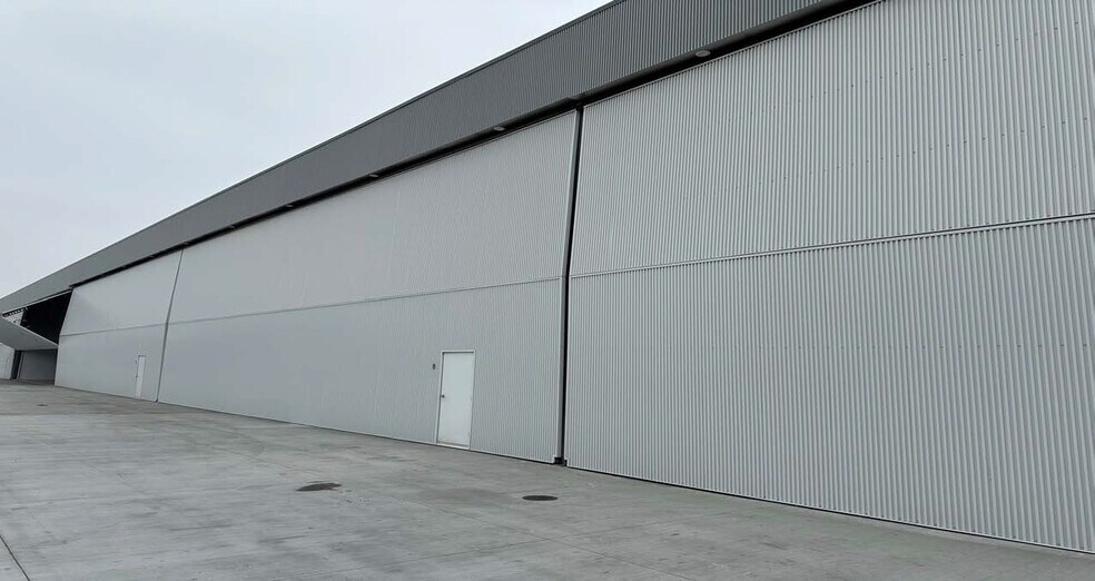 7000 Merrill Ave, Chino, CA à vendre - Photo principale - Image 1 de 5