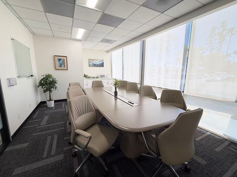 337 N Vineyard Ave, Ontario, CA for lease - Building Photo - Image 3 of 19