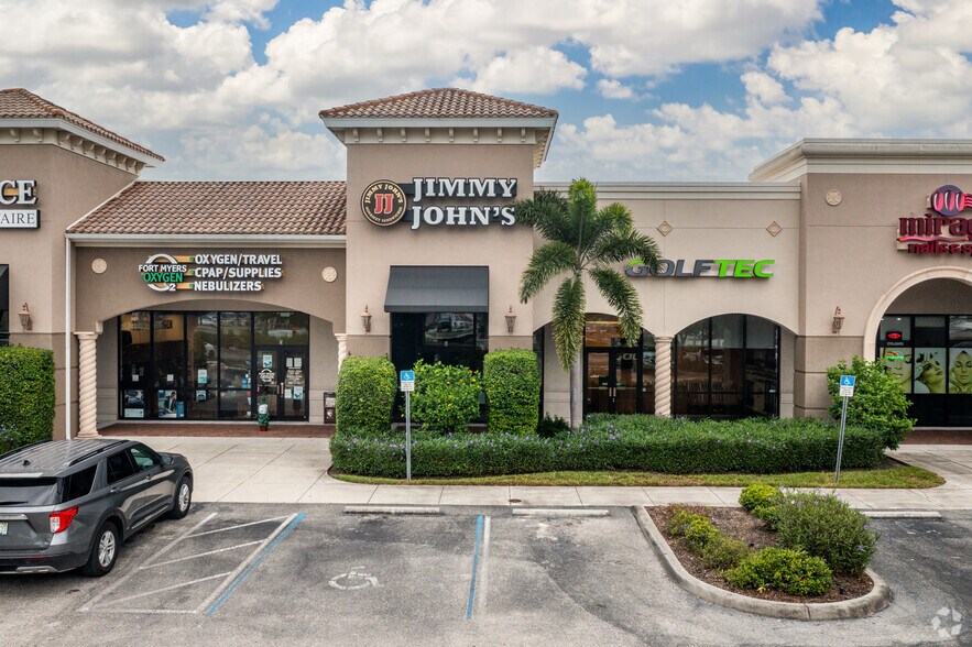 14261 S Tamiami Trl, Fort Myers, FL à louer - Photo du bâtiment - Image 3 de 9