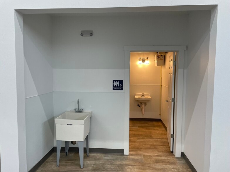 3325 E Quad Park Ct, Post Falls, ID for lease - Interior Photo - Image 3 of 7