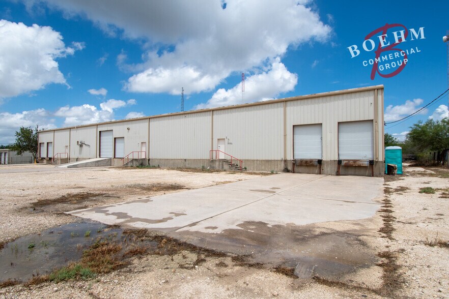 995 Industrial Blvd, Del Rio, TX à vendre - Photo du bâtiment - Image 2 de 44