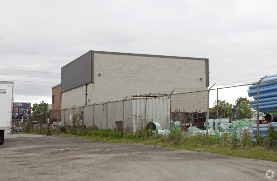 1828 Drew Rd, Mississauga, ON à vendre - Photo du bâtiment - Image 2 de 2