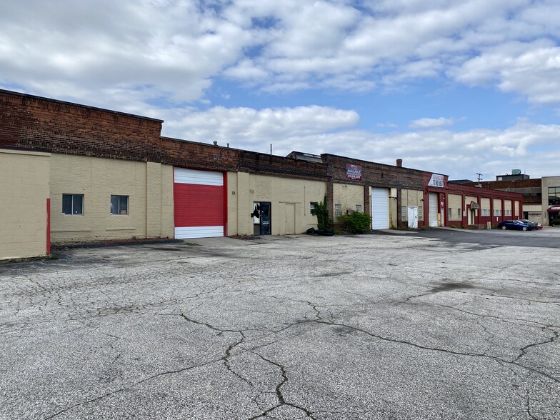 11201-11311 Franklin Blvd, Cleveland, OH for lease - Building Photo - Image 2 of 10