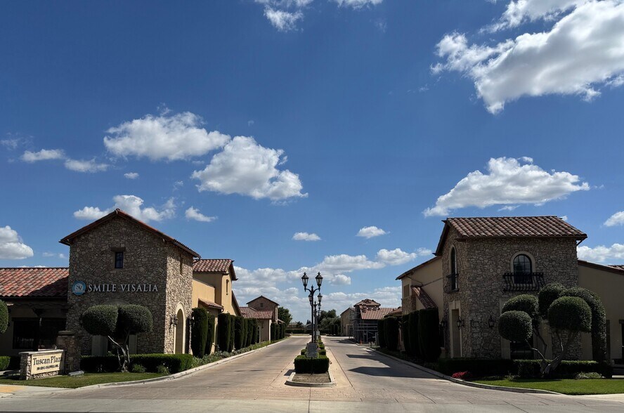 329 E Caldwell Ave, Visalia, CA à vendre - Photo du bâtiment - Image 1 de 4