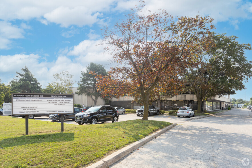 43 Goldthorne Ave, Toronto, ON for lease - Primary Photo - Image 1 of 3