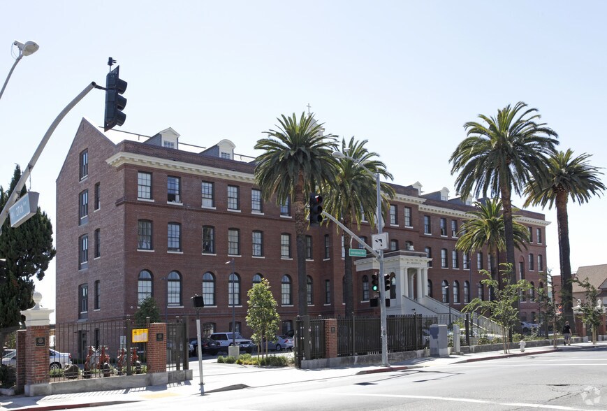 2647 International Blvd, Oakland, CA à louer - Photo du bâtiment - Image 2 de 4