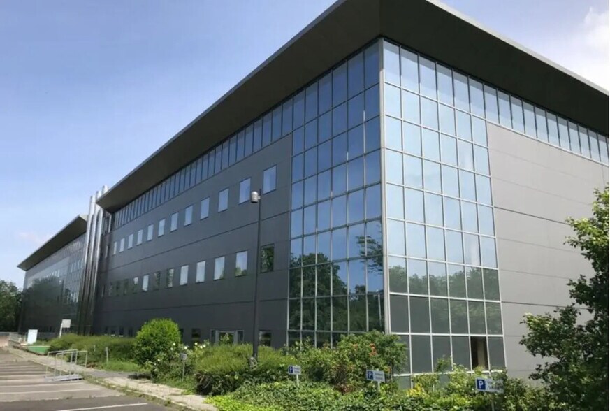 Bureau dans Trappes à louer - Photo du bâtiment - Image 3 de 4