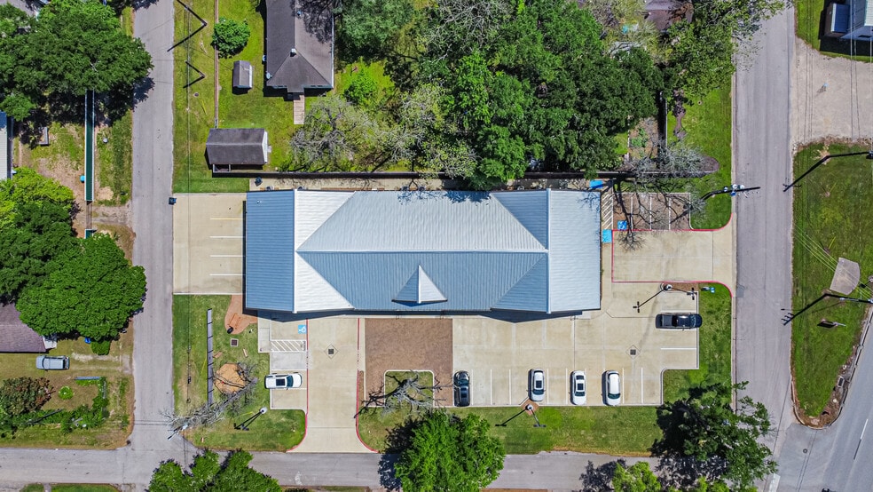 1210 A St, Waller, TX for lease - Building Photo - Image 2 of 23