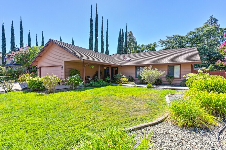 328 Crow Canyon Dr, Folsom, CA for sale - Primary Photo - Image 1 of 12