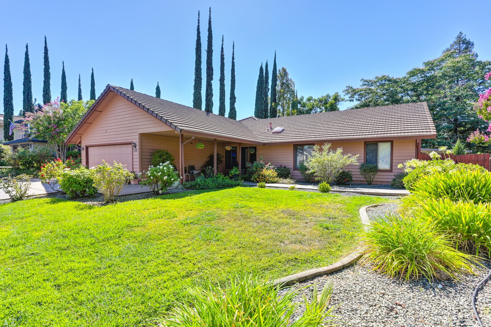 328 Crow Canyon Dr, Folsom, CA for sale Primary Photo- Image 1 of 13