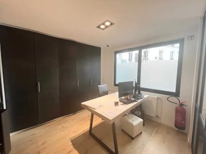 Immeuble residentiel dans Paris à vendre - Photo intérieure - Image 3 de 6